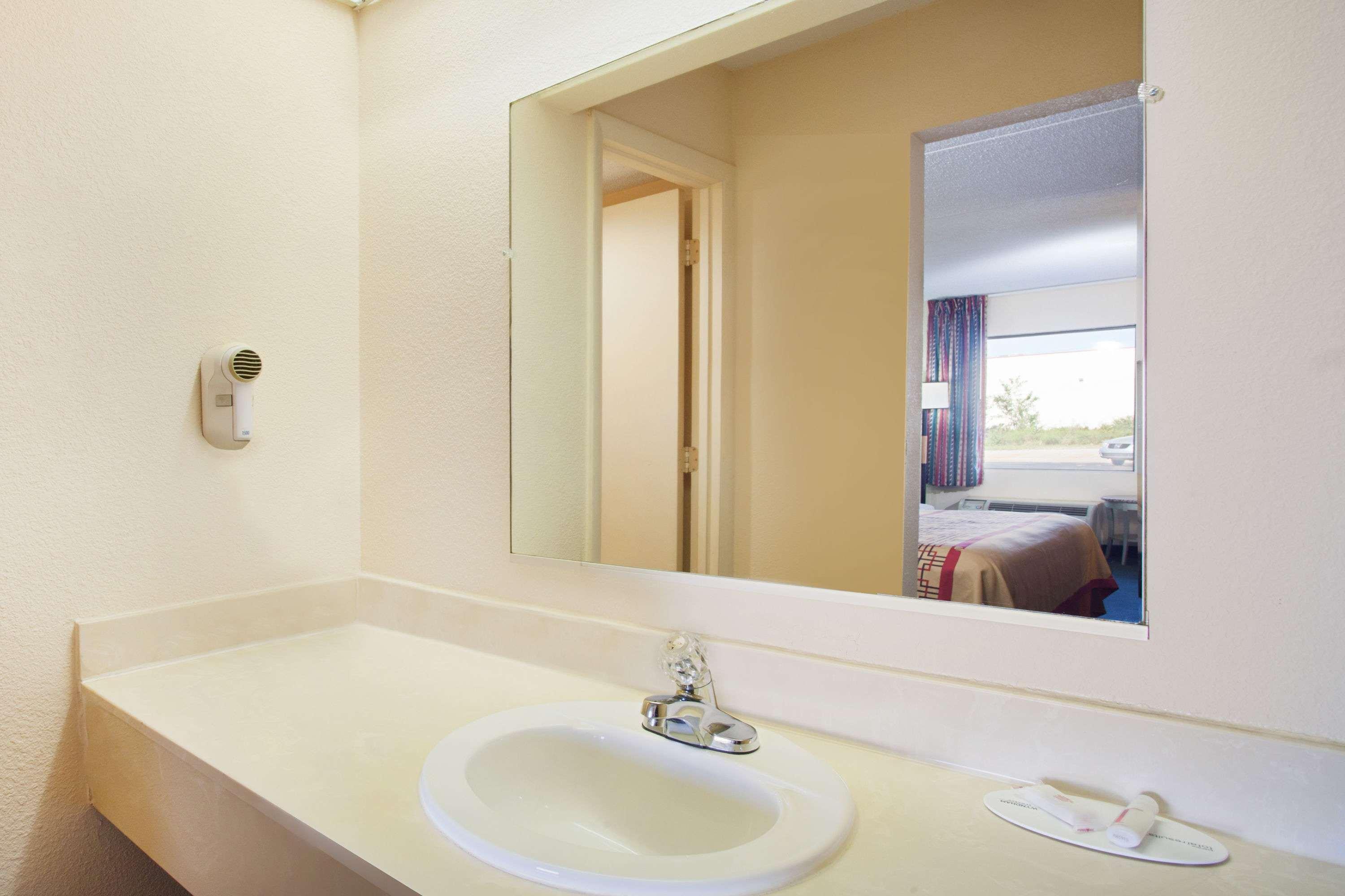 Days Inn By Wyndham Greeneville Buitenkant foto