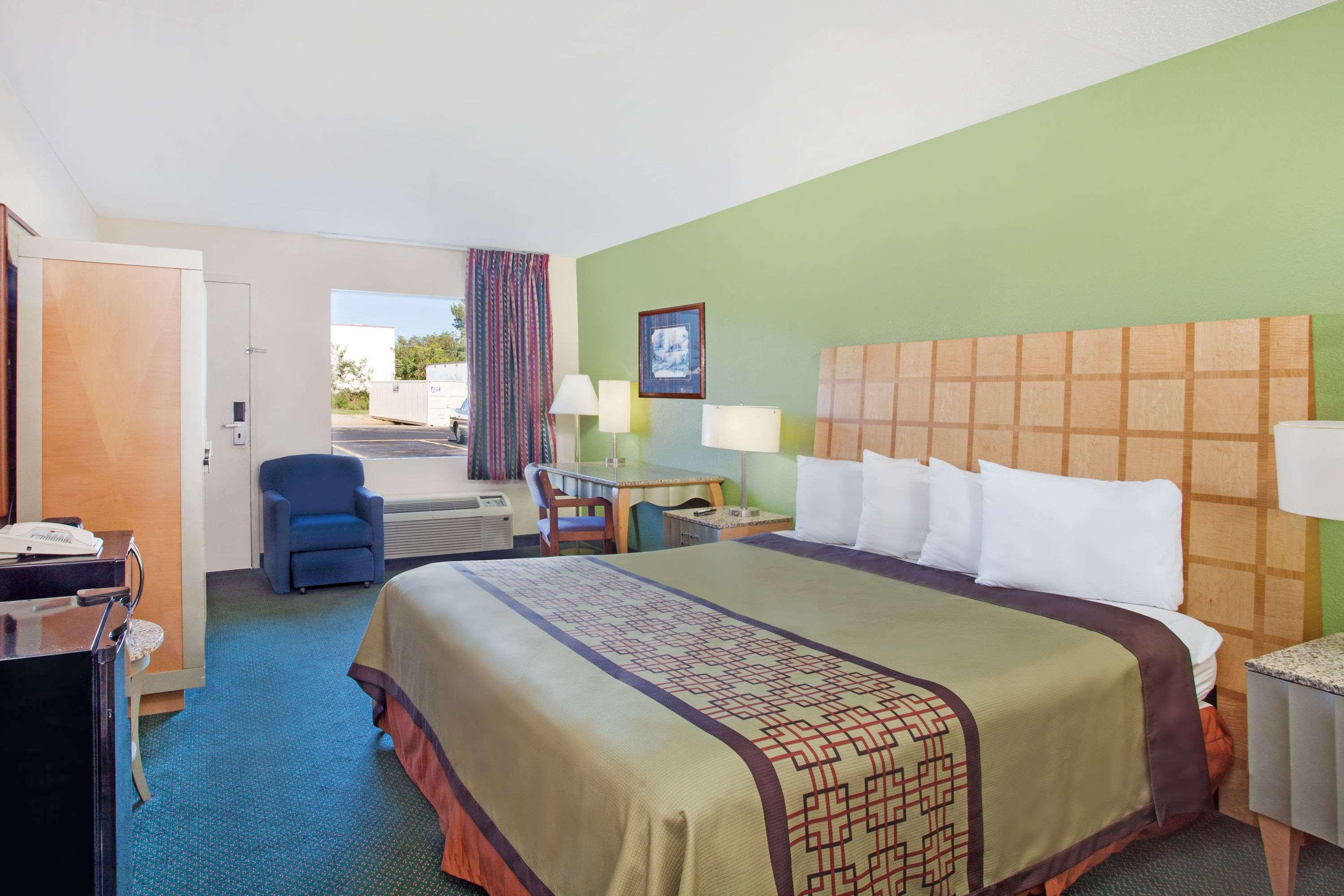 Days Inn By Wyndham Greeneville Buitenkant foto
